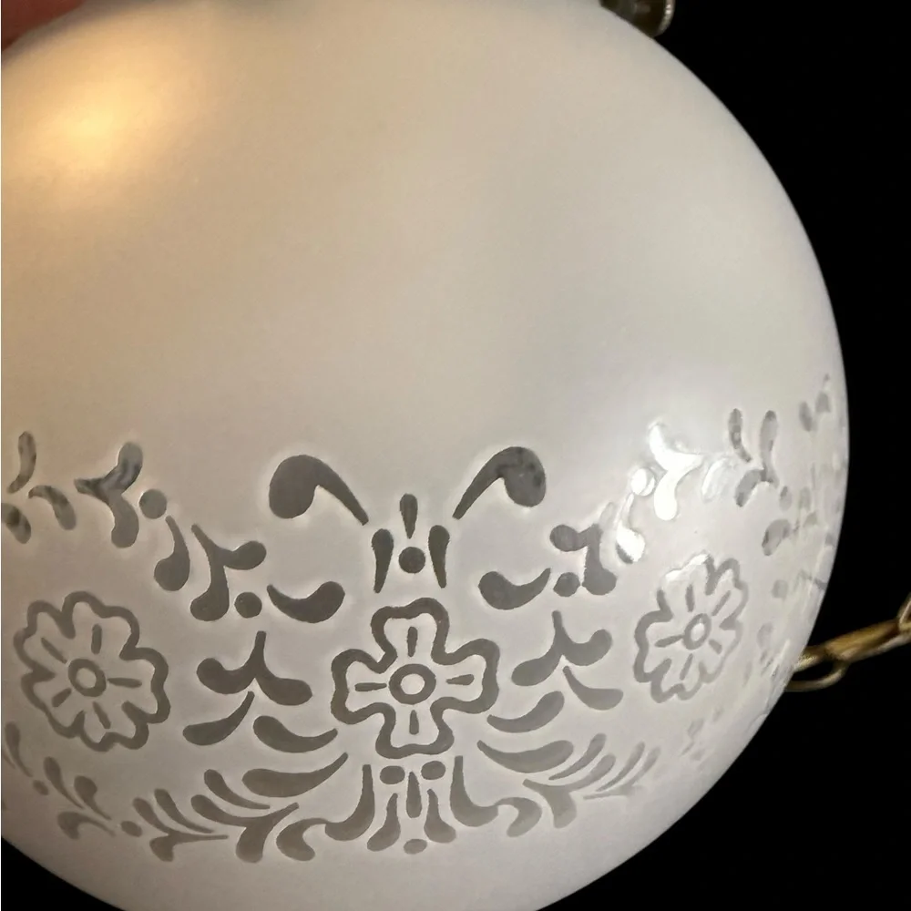 VTG 6 Inch Globe Hanging Lamp MCM Frosted Glass Floral With On-Off Switch WORKS - Picture 6 of 10